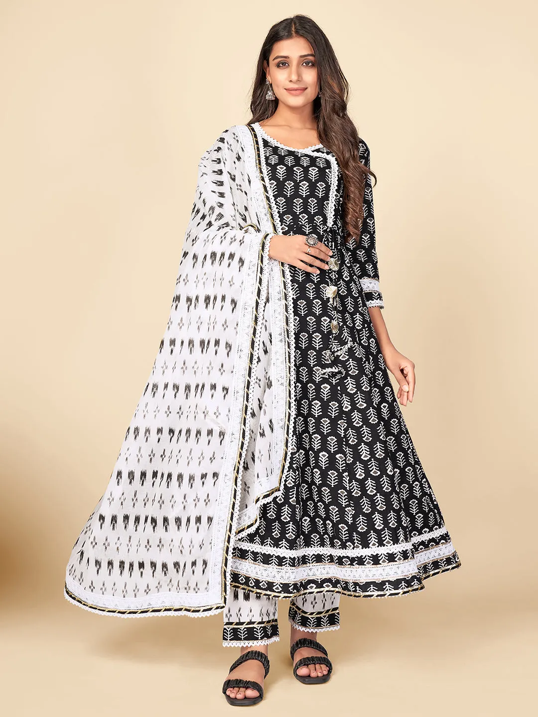 Women'S Printed & Lace Work Anarkali Cotton Black Kurta Pant With Dupatta